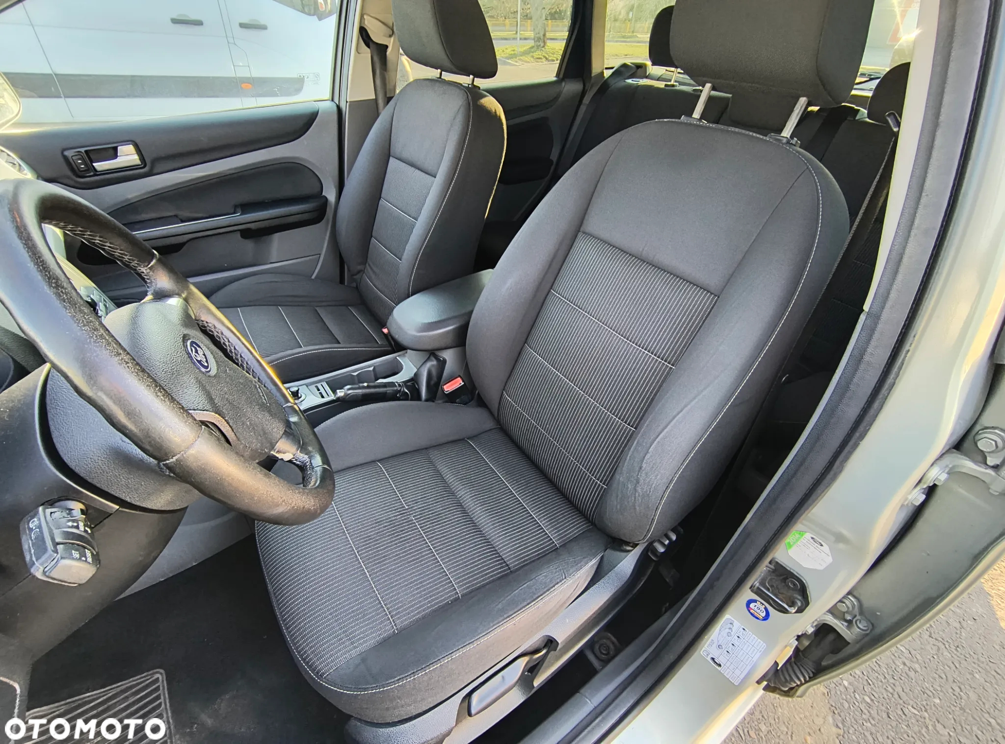 Ford Focus 1.6 16V Ghia - 23
