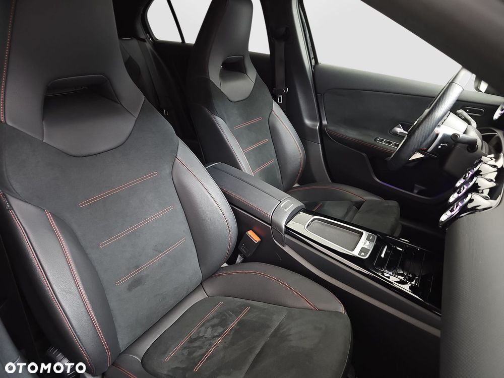 Mercedes-Benz Klasa A 220 4-Matic AMG Line 8G-DCT - 39