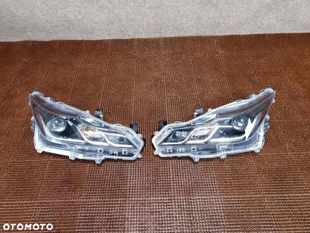 TOYOTA COROLLA E21 Sedan od 2022r Lampa Przód Prawa Lewa - 1
