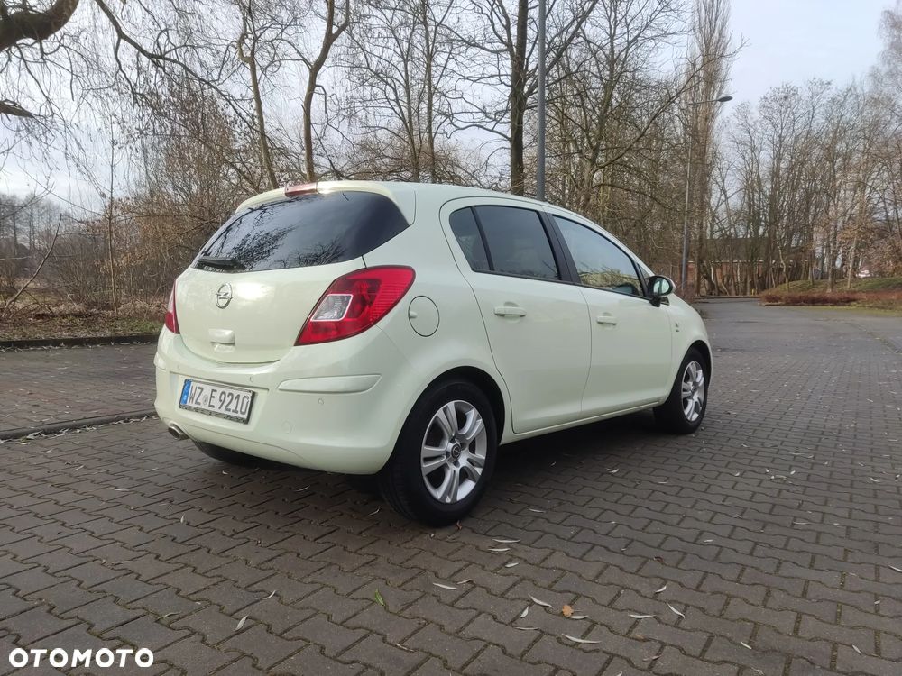 Opel Corsa 1.2 16V Cosmo - 5
