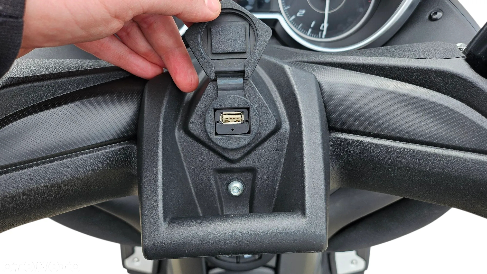Yamaha X-max - 9