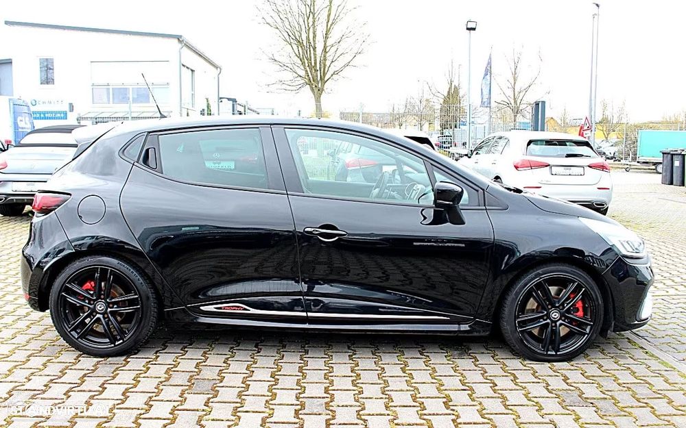 Renault Clio TCe 220 EDC R.S. Trophy - 8