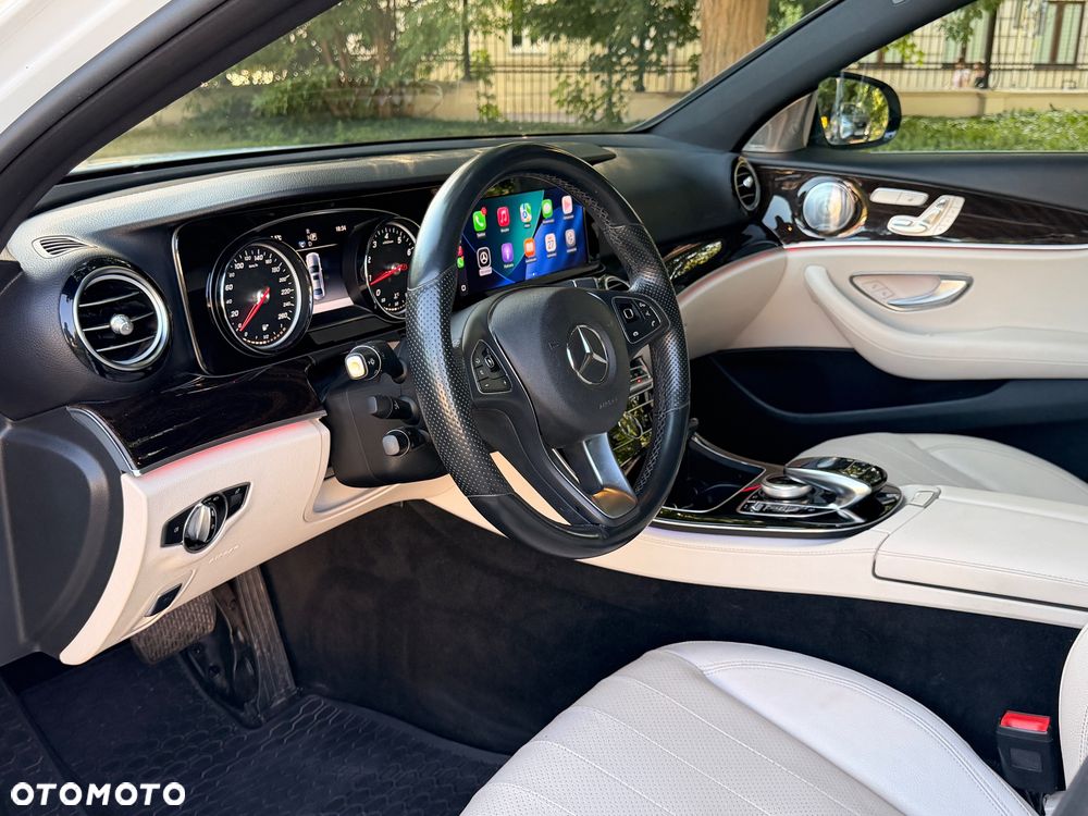 Mercedes-Benz Klasa E 300 9G-TRONIC - 9