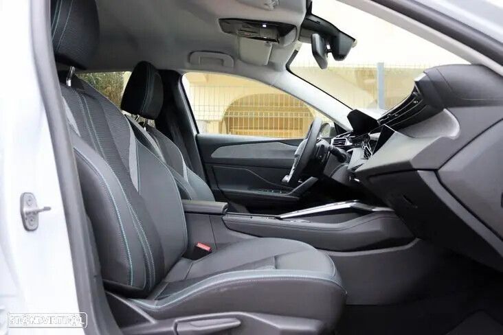 Peugeot 308 SW 1.2 PureTech Allure EAT8 - 39