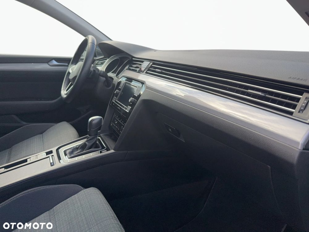 Volkswagen Passat - 10