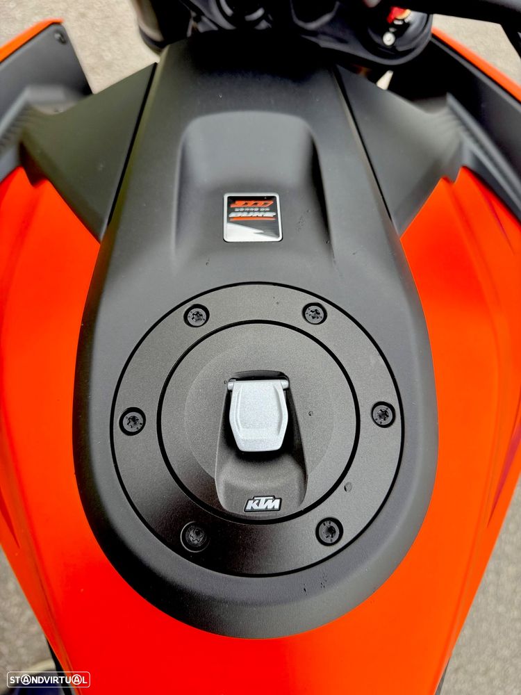 KTM Superduke 1390 R - 16