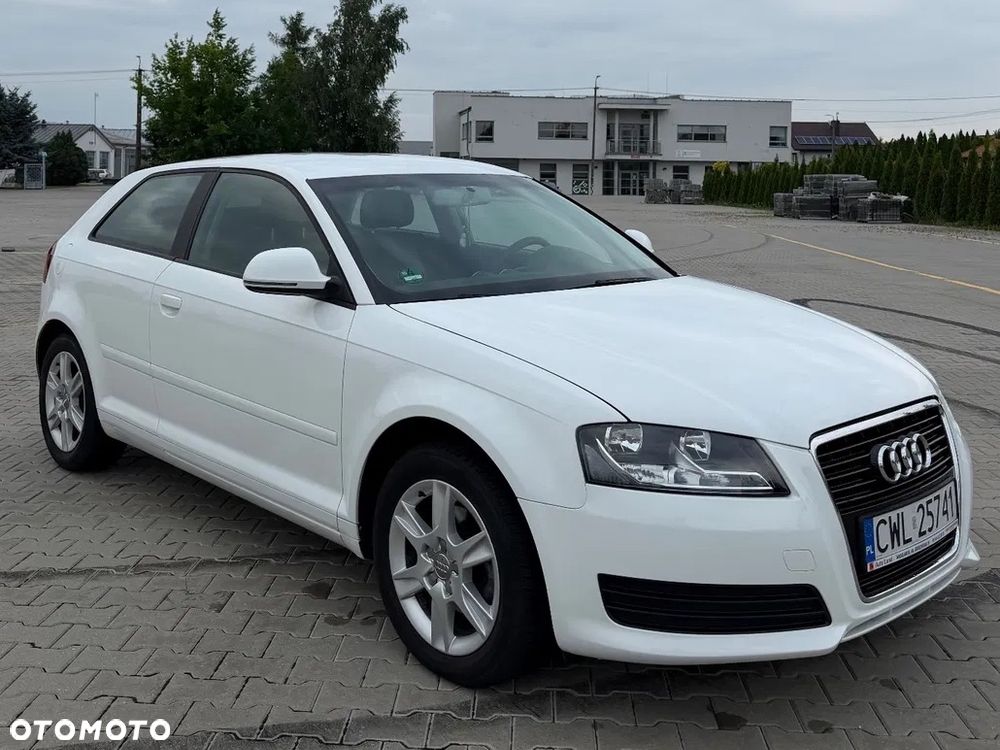 Audi A3 3-drzwiowe 1.6 Attraction - 1