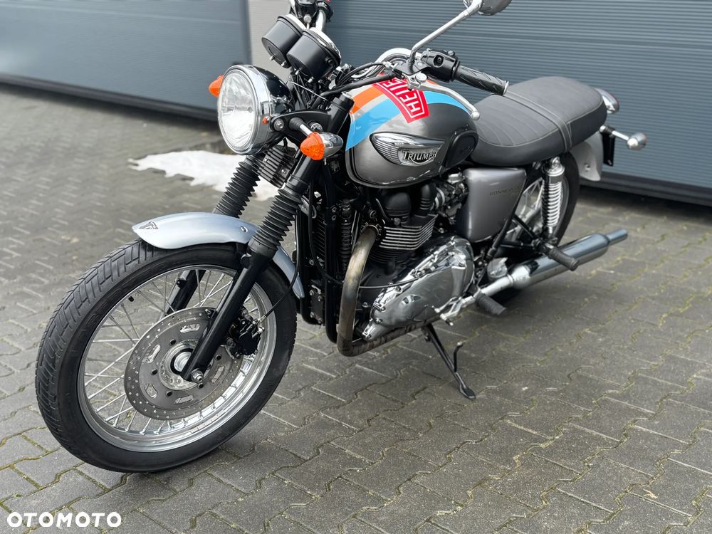 Triumph Bonneville - 19