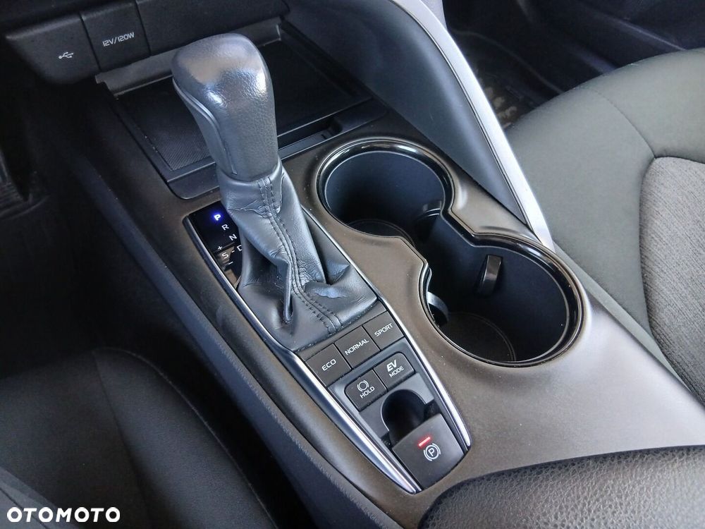 Toyota Camry 2.5 Hybrid Comfort CVT - 16