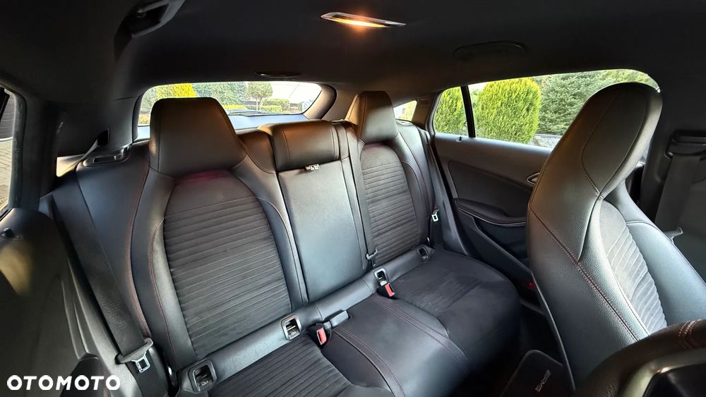 Mercedes-Benz CLA 200 7G-DCT AMG Line - 11