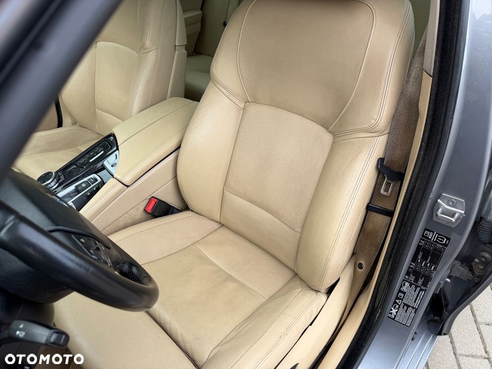 BMW Seria 5 525d xDrive - 13