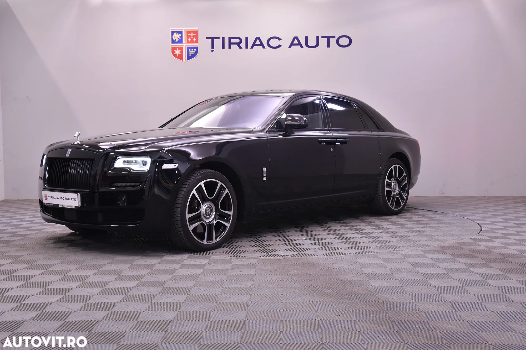Rolls-Royce Ghost - 1