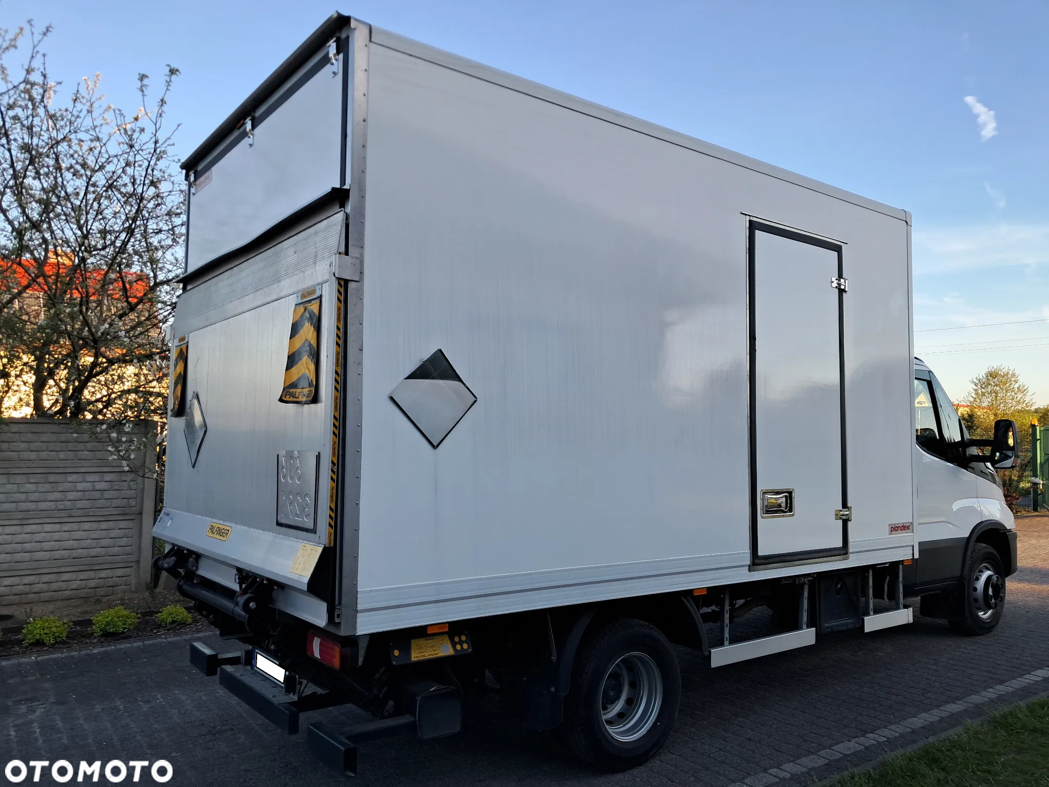 Iveco Daily 72C180 Kontener + Winda 1 Tona Salon Polska - 4