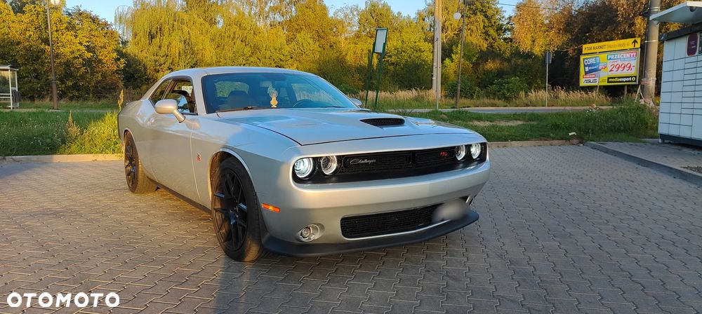 Dodge Challenger - 4
