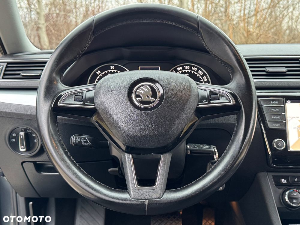 Skoda Superb 2.0 TDI DSG Premium Edition - 36