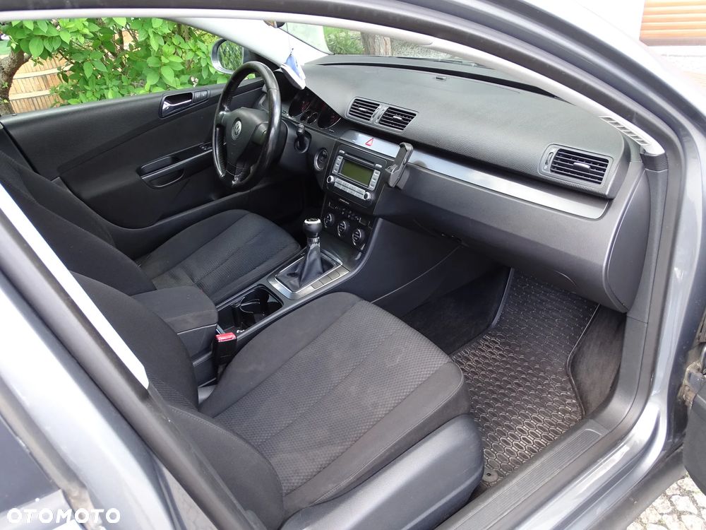 Volkswagen Passat 1.9 TDI Comfortline - 18