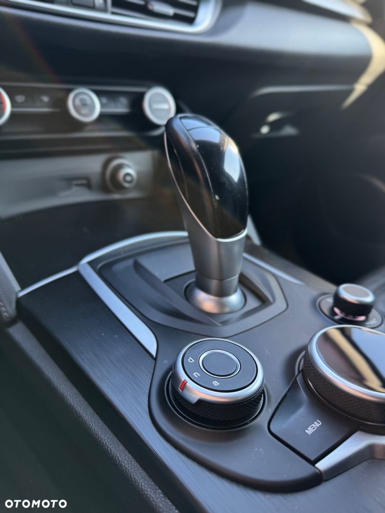 Alfa Romeo Stelvio 2.0 Turbo 16V AT8-Q4 Super - 14