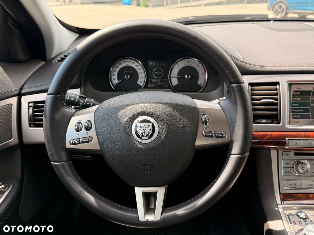 Jaguar XF 2.7 V6 D Luxury - 13