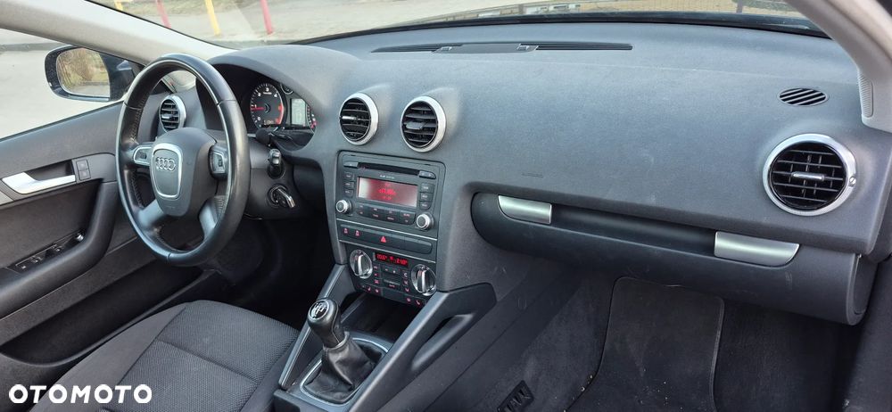 Audi A3 Sportback 1.6 TDI DPF Ambiente - 14