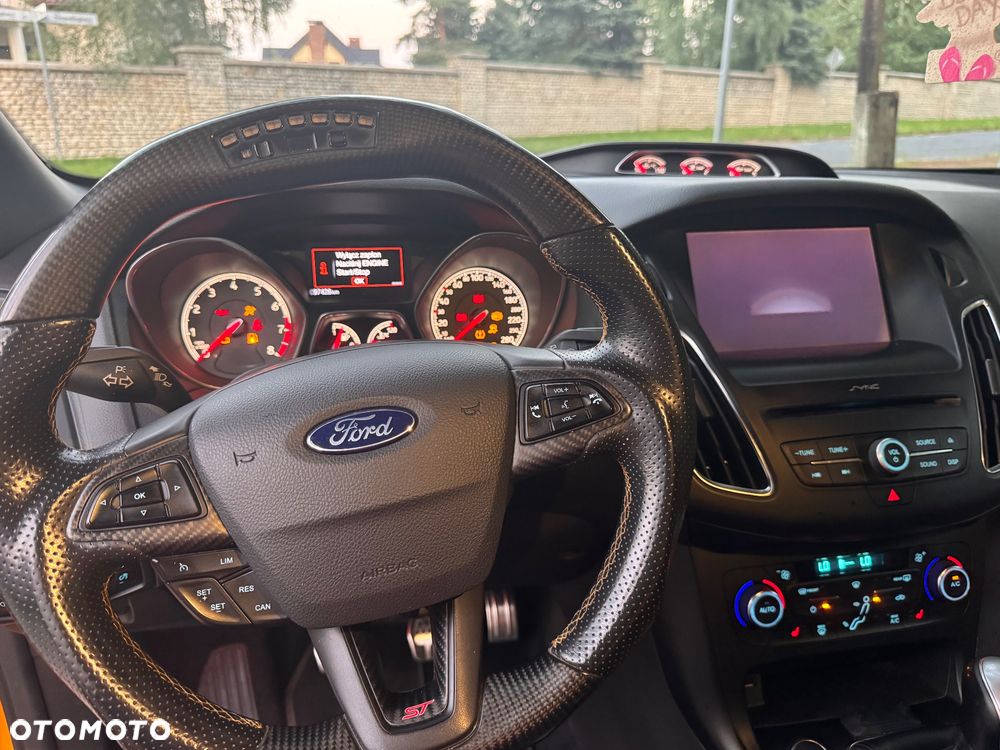 Ford Focus 2.0 EcoBoost ST - 40