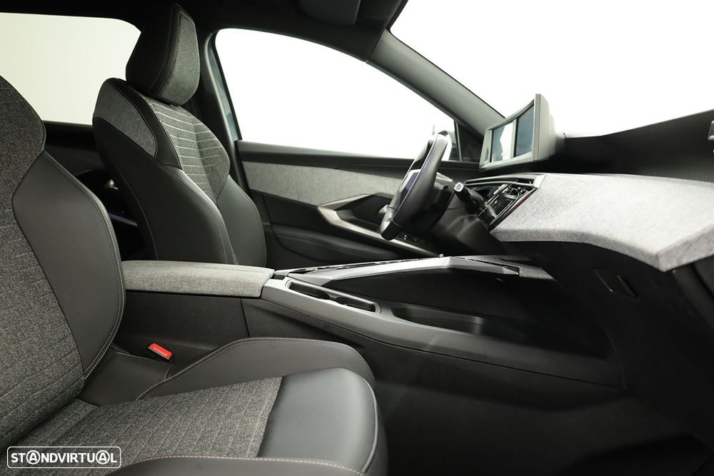 Peugeot 5008 1.2 Hybrid Allure e-DCS6 - 19