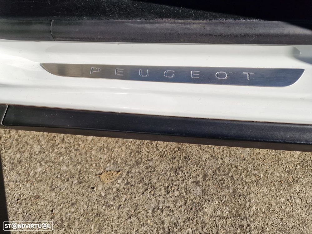 Peugeot 2008 1.2 PureTech Allure - 18