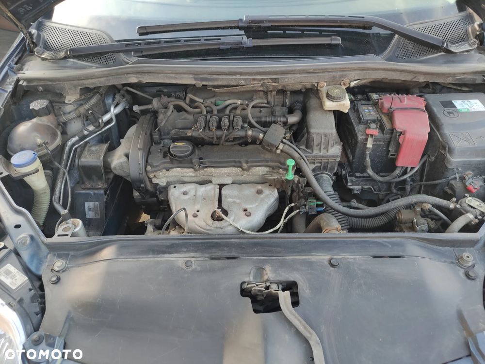 Citroën C4 1.4 16V Equilibre - 12