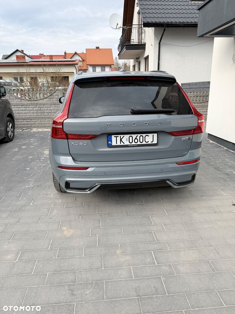 Volvo XC 60 B5 B AWD Plus Dark - 4