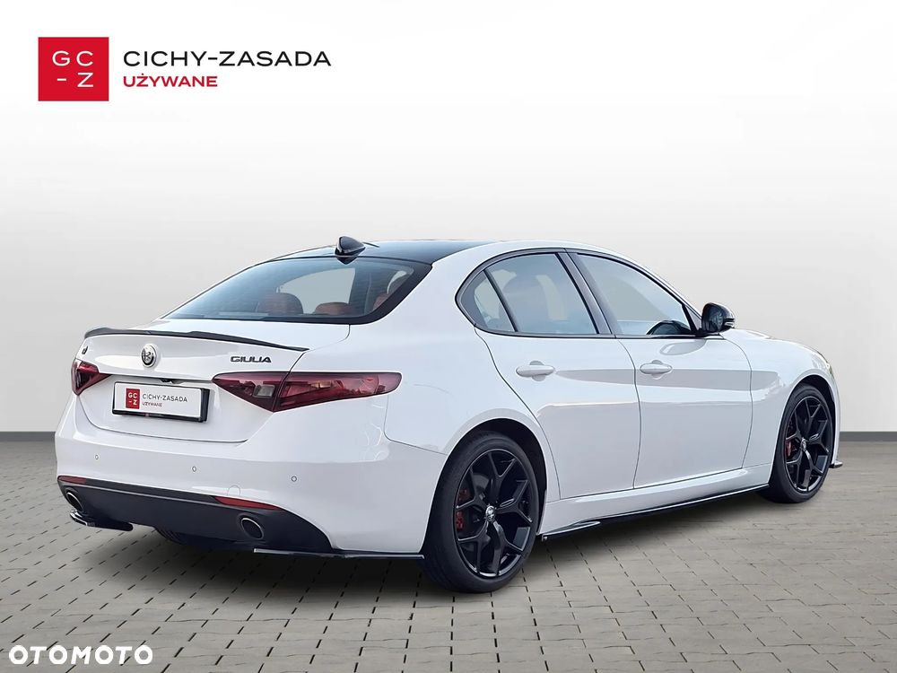 Alfa Romeo Giulia 2.0 Turbo 16V AT8-Q4 Ti - 5