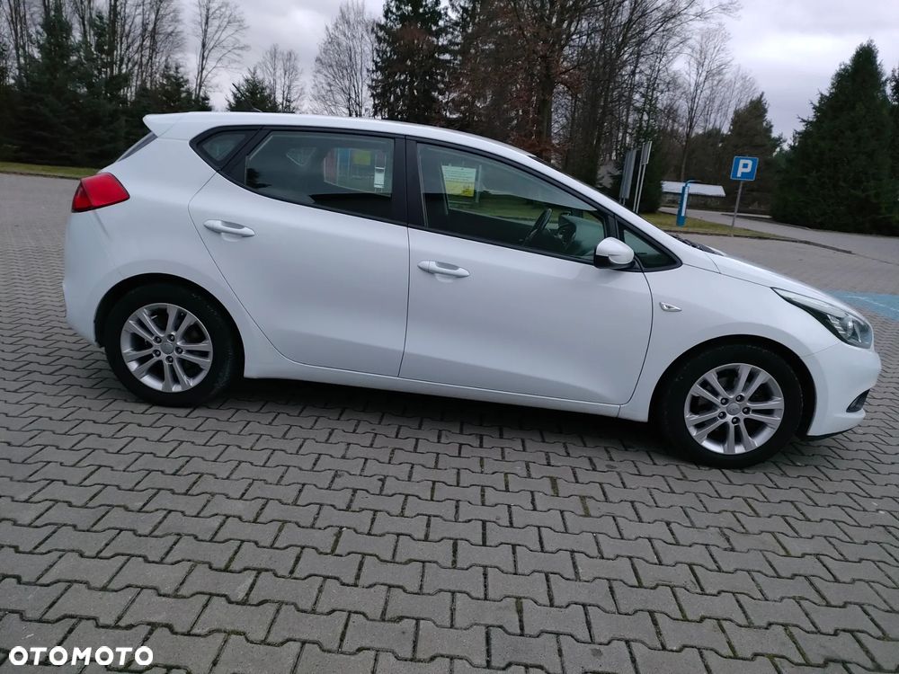 Kia Ceed - 10