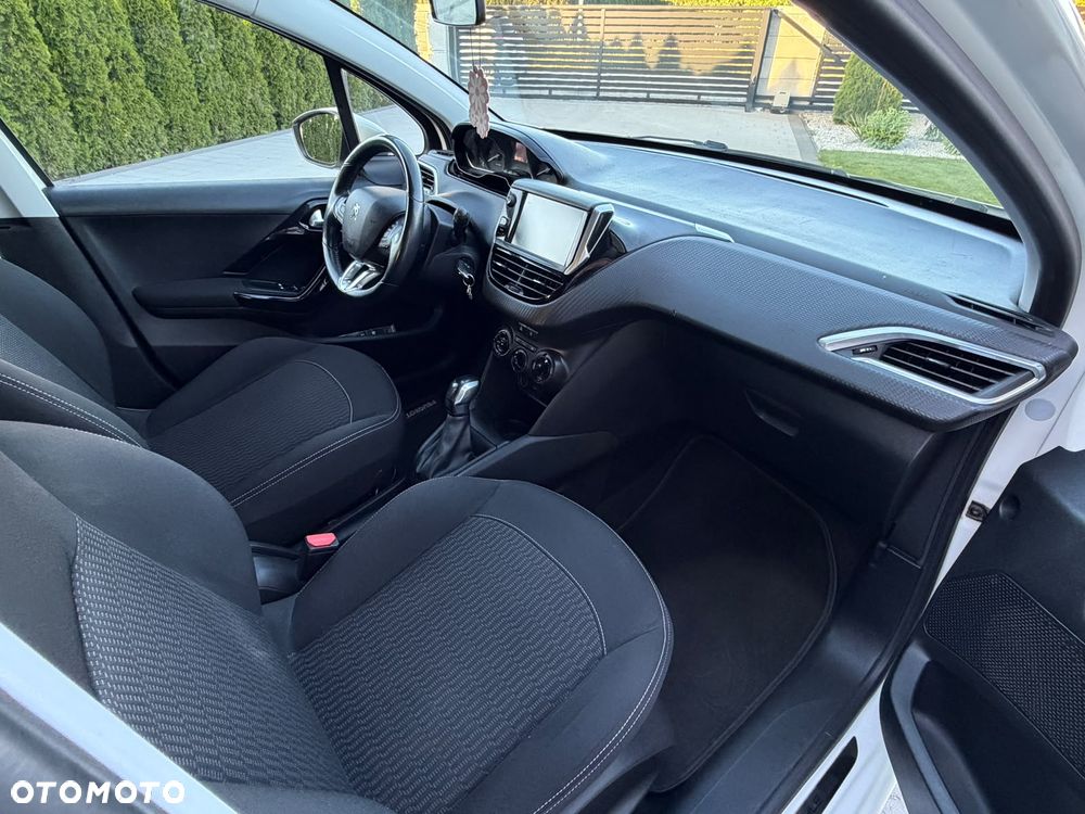 Peugeot 208 1.2 PureTech Style - 12