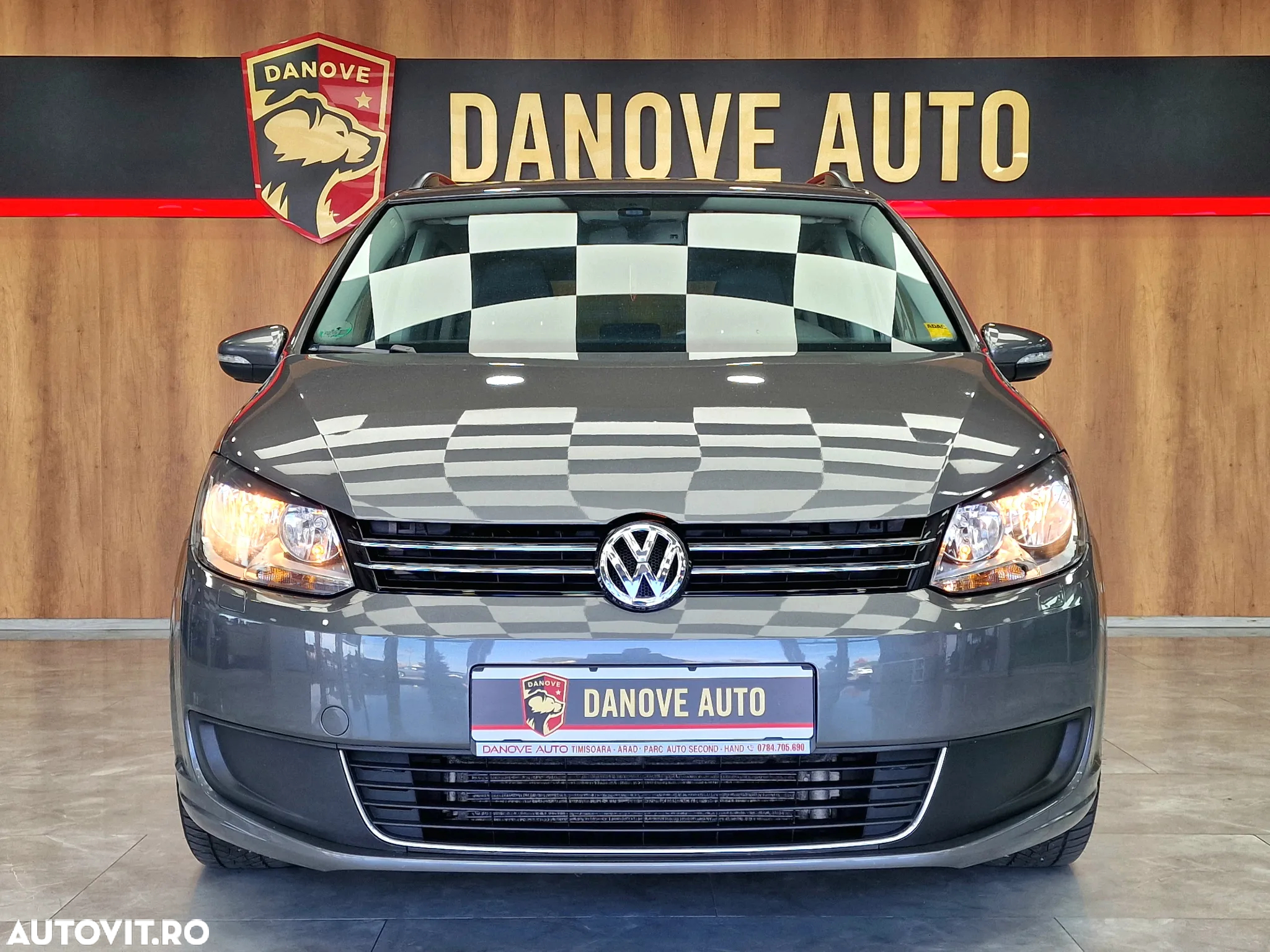 Volkswagen Touran 2.0 TDI DSG Trendline - 2