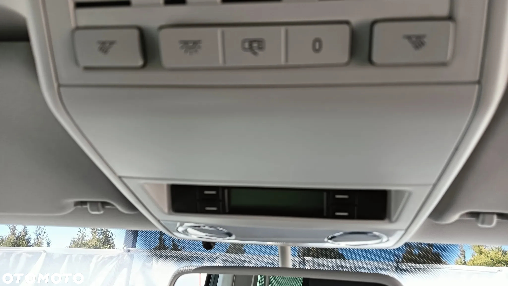 Volkswagen Multivan - 23