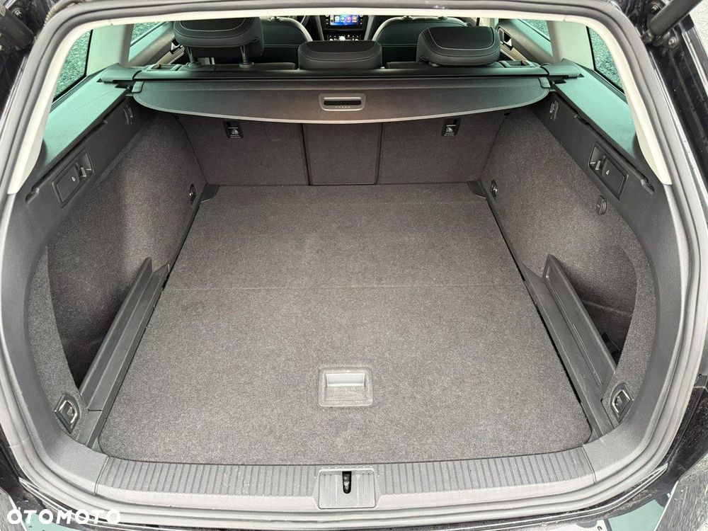 Volkswagen Passat - 33