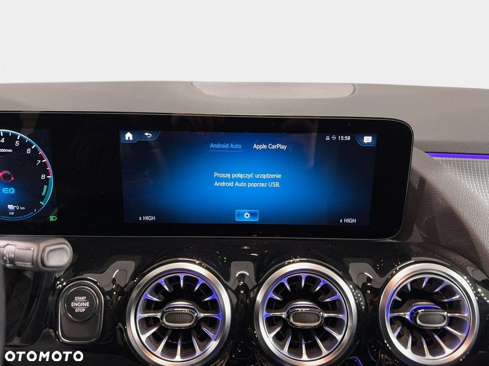 Mercedes-Benz GLA - 28