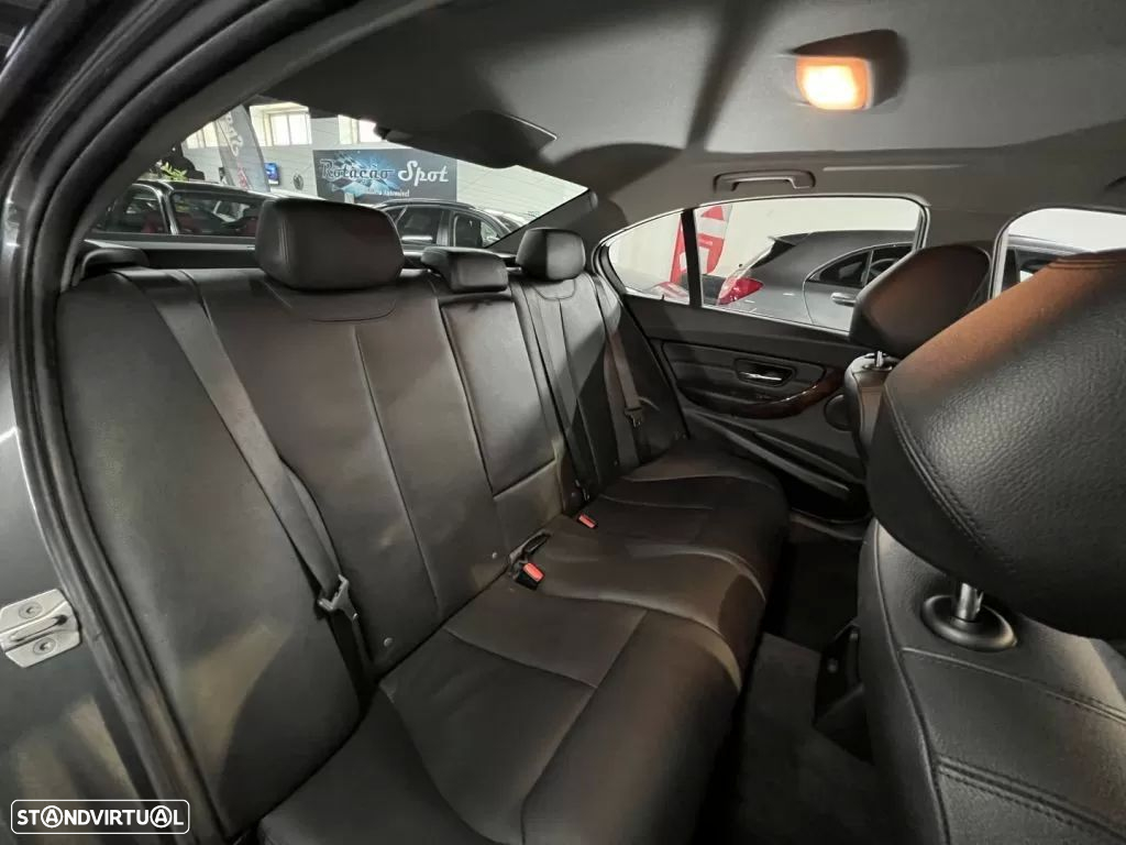 BMW 320 d Line Luxury Purity - 6