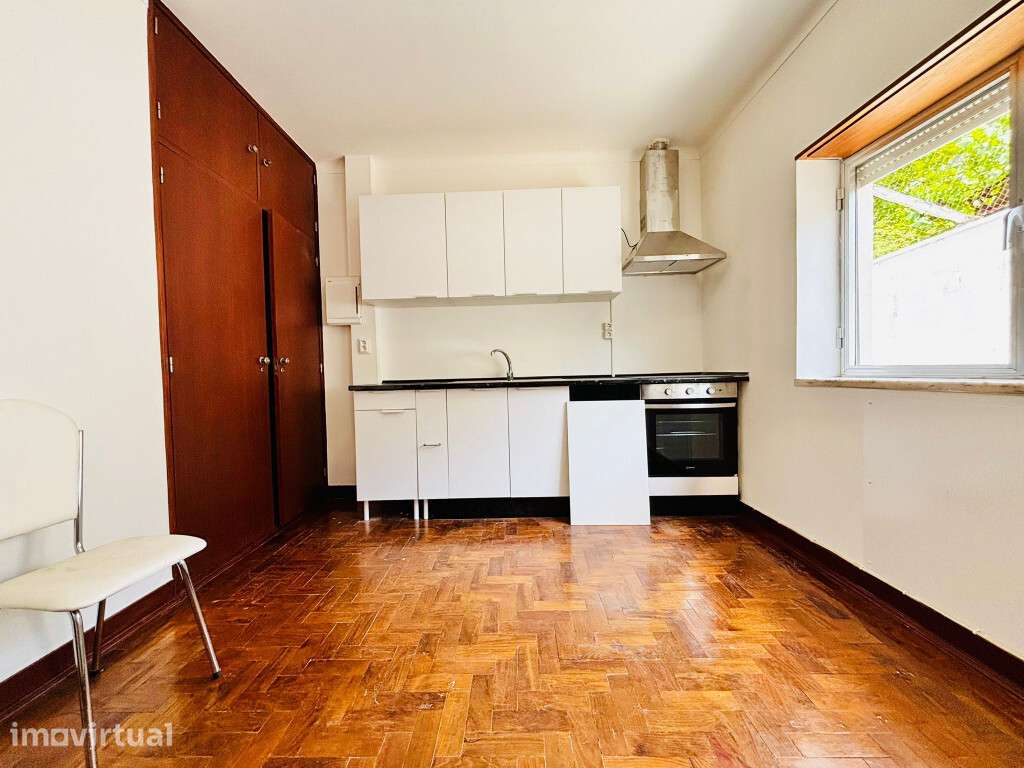 Apartamento T3 com garagem em zona de Oliveira do Hospital - Grande imagem: 2/17