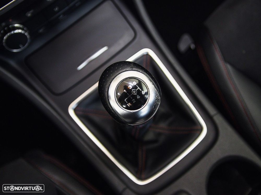Mercedes-Benz CLA 200 CDI AMG Line — fotografia 30