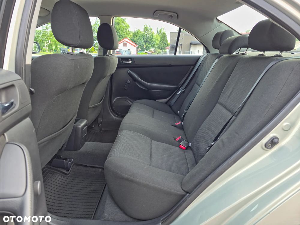 Toyota Avensis 2.0 D-4D Sol - 12