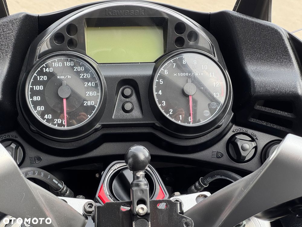 Kawasaki GTR - 16
