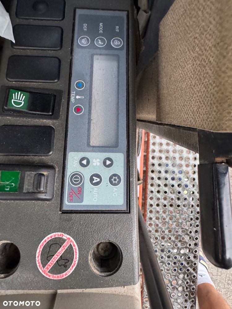 Kobelco E215 - 14