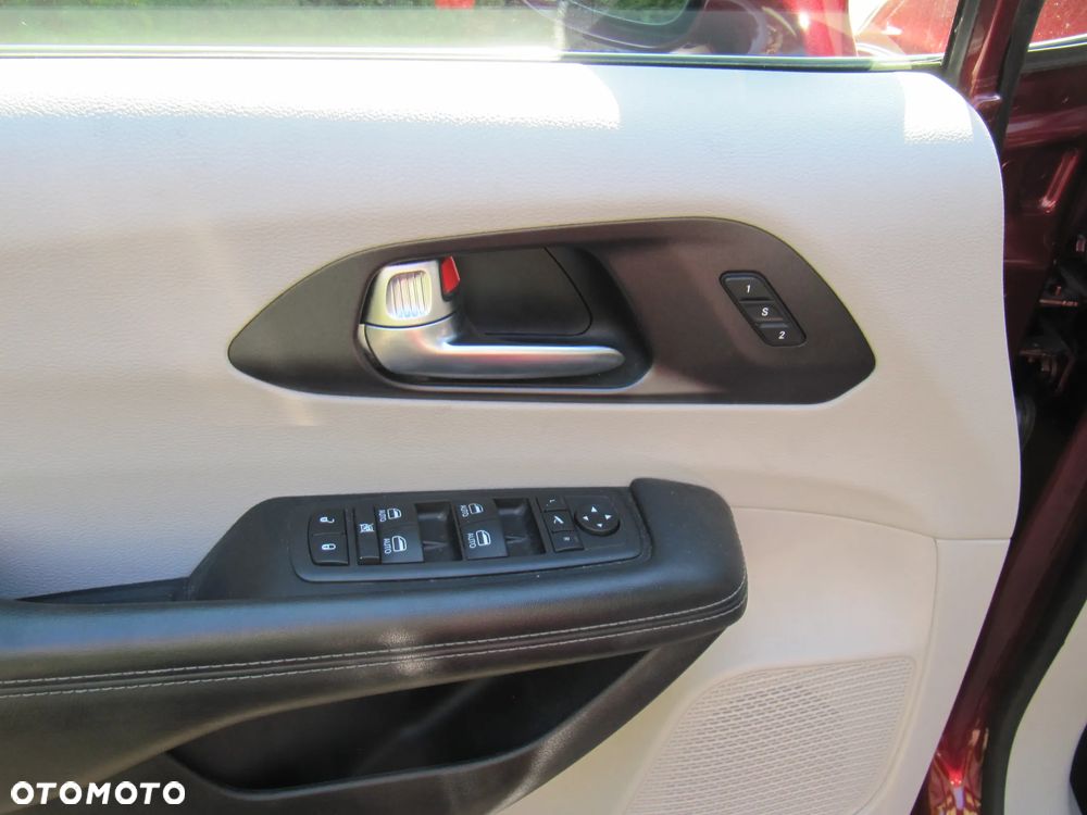 Chrysler Pacifica - 12
