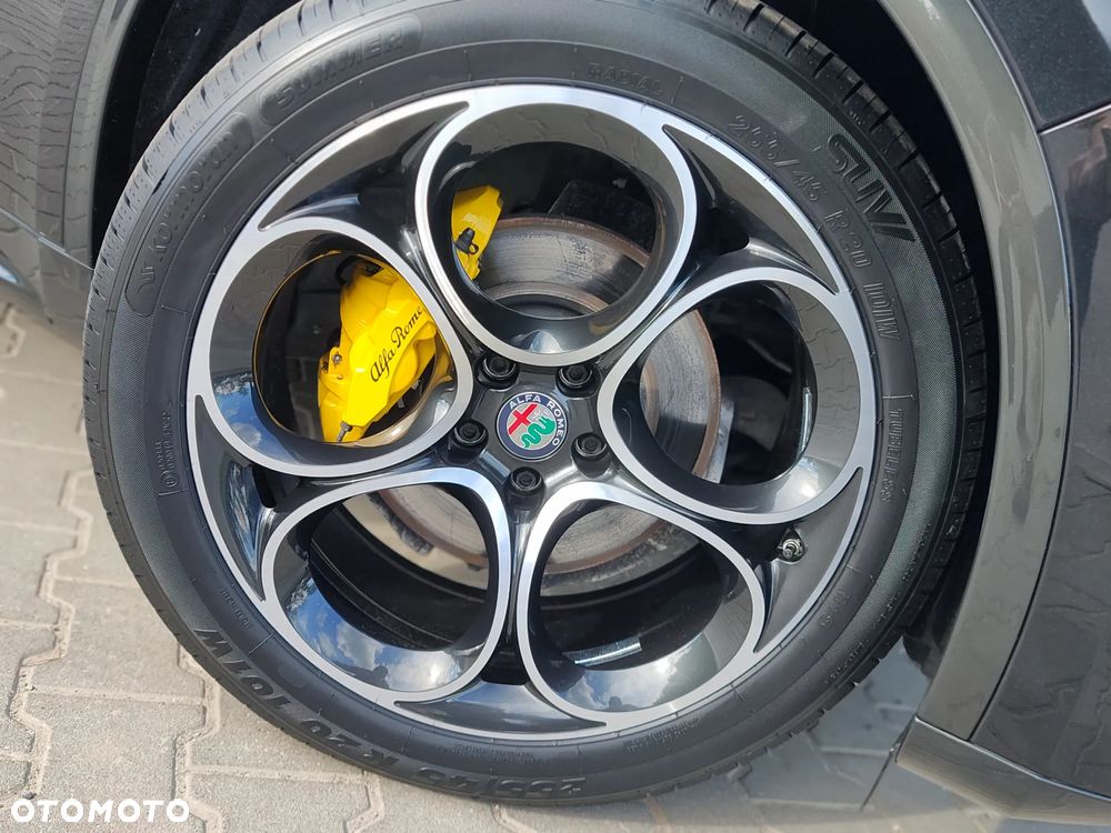 Alfa Romeo Stelvio 2.0 Turbo 16V AT8-Q4 Lusso Ti - 3