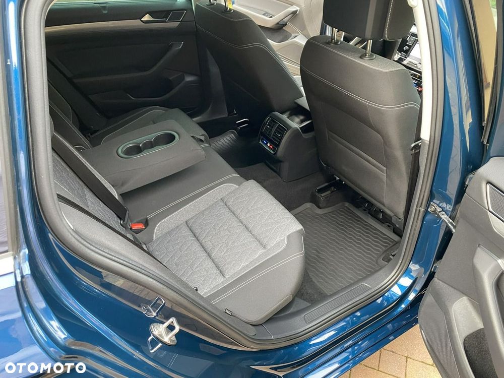 Volkswagen Passat - 37
