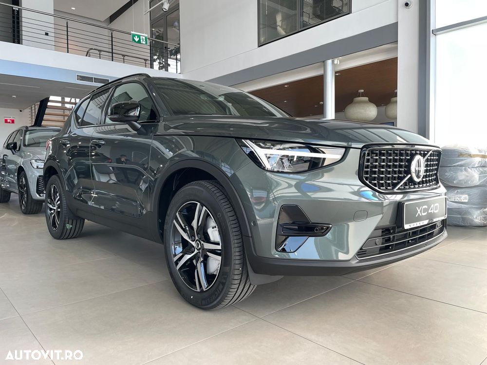 Volvo XC 40 B3 AT FWD MHEV Plus Dark - 3