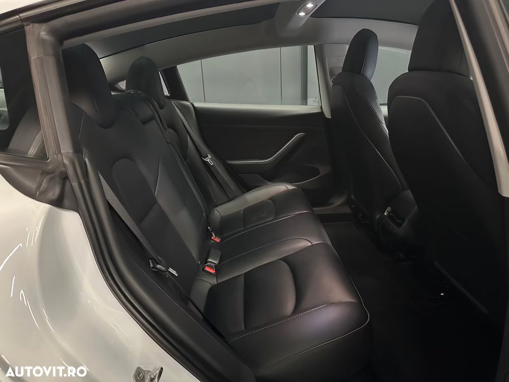 Tesla Model 3 - 3