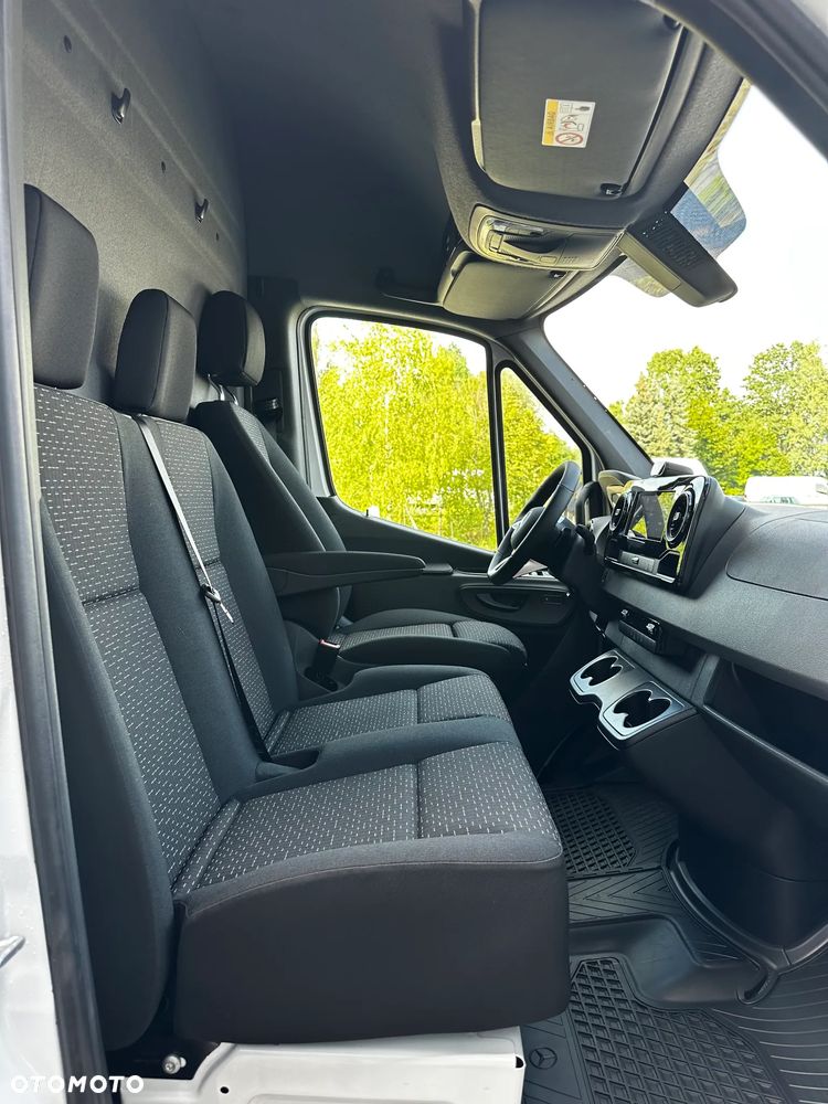 Mercedes-Benz Sprinter - 28