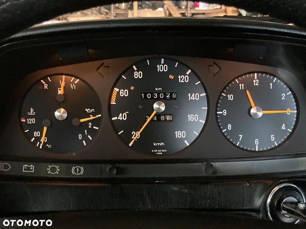 Mercedes-Benz W123 - 17