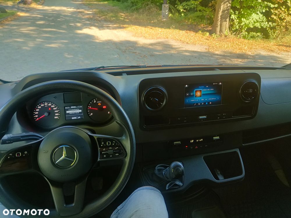 Mercedes-Benz Sprinter - 25