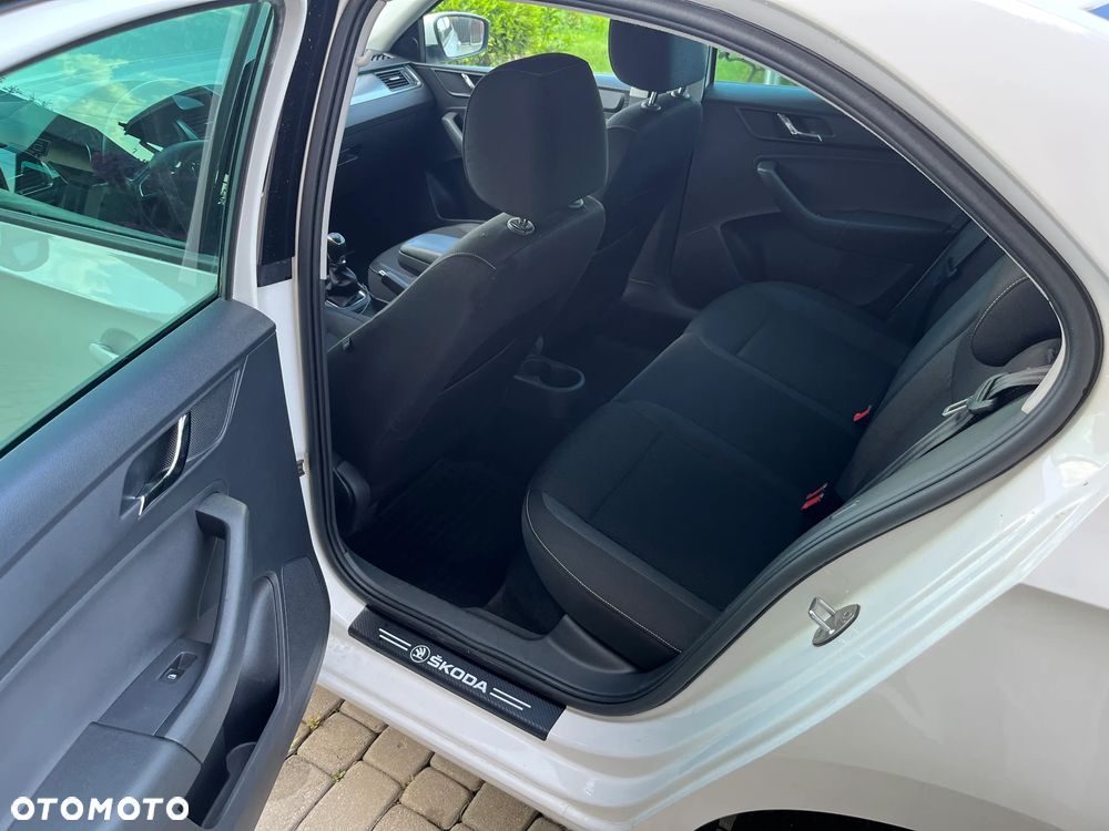 Skoda RAPID 1.2 Ambition - 14